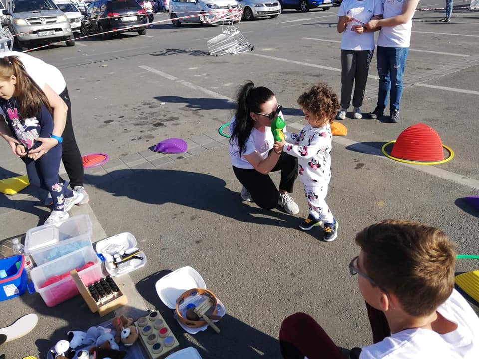 informații presă liceul special moldova - Activitate la Liceul Special Moldova, elevi particip&acirc;nd la un eveniment cu Kaufland